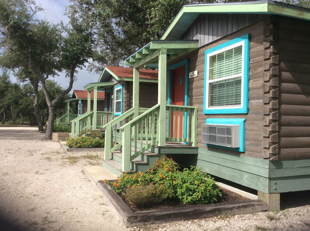 Paradise Oaks Coastal Cabins